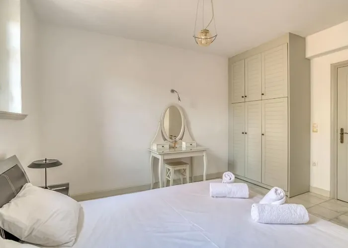 Anna With Seaview Of Naxos * Isterni (Paros)