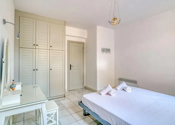 Anna With Seaview Of Naxos * Isterni (Paros)