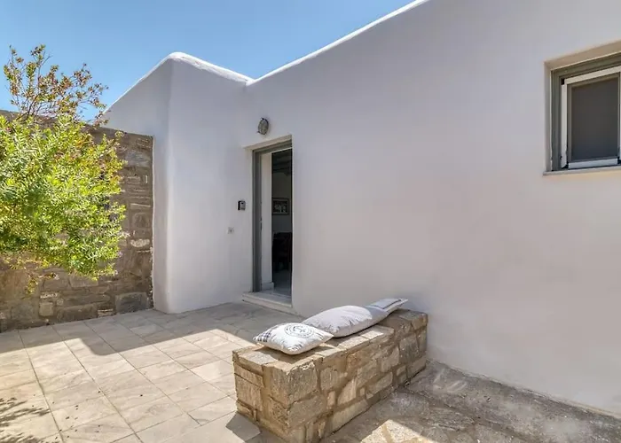 Anna With Seaview Of Naxos * Isterni (Paros)